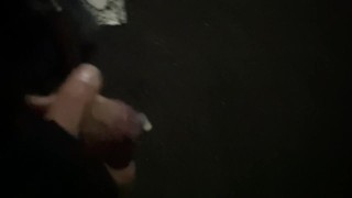 外でオナニーしたら、人が来て焦る動画