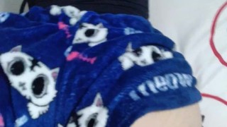 Linda colegiala entrega su culo al profesor para pasar el semestre