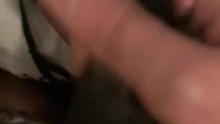 Je me branle dans ces 2 belles culottes noir 
