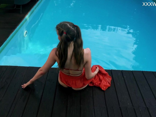 Red Pool Porn - Super Hot in Red Lingerie Babe Marfa Underwater and by the Pool - VidÃ©os  Porno Gratuites - YouPorn
