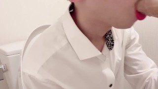 【BL】トイレ中にフェラして欲しいと言われフェラするイケメン社会人