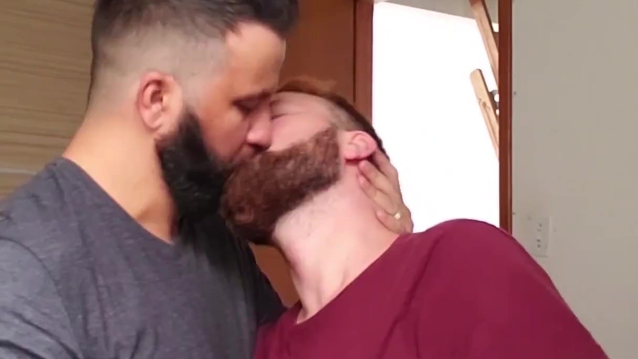 Two men kissing - Free Porn Videos - YouPornGay