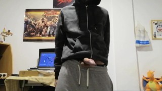 Me caliento y me saco la polla, hasta sacarme la leche
