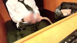 【盗撮風】満喫でシコシコと気持ちよさそうにオナニーする社会人