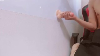 【壁ディルドバック】壁につけたチンコ型ディルドでイケメン社会人のアナルが乱れる