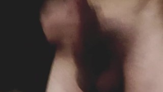 Flaco vergon masturbandose 