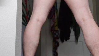 Big Booty Premature Cumshot. Get down and suck this little thing
