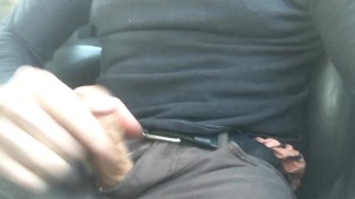Wanking behind the wheel! Car jerking and cumming!