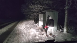 Przyjaciel męża rucha mnie przy drodze odwożąc do domu, Mimibloou