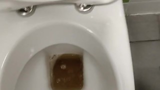 me pissing saturated piss