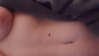 Tocandome en el baño latina caliente cssrro