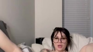can't stop touching myself 