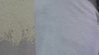 Mexicano maduro saliendo del baño 