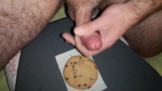 Cicci77 with the collaboration of Pedro prepares a new sperm-based breakfast using a cookie as a sup