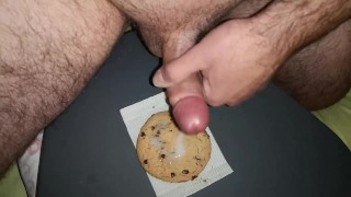 Cicci77 with the collaboration of Pedro prepares a new sperm-based breakfast using a cookie as a sup