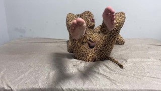 pervert cheetah masturbating and CUMMING on my wrinkled soles