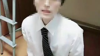 メガネ男子のおしっこ！勉強中に我慢できずに大量放尿！014