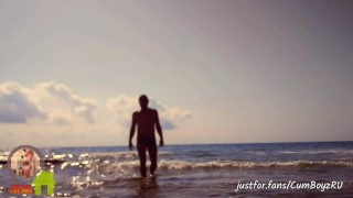 CAUGHT STRAIGHT GUY JERKING HIS HUGE COCK AT NUDE BEACH 