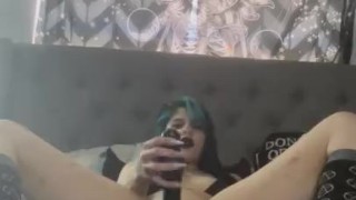 Goth girl Squirting