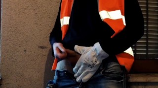 Bear jerks off quickly during his lunch break at work risking getting caught. 😱😳💦