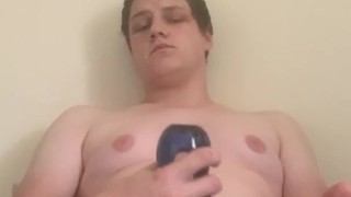 Quick Bedroom Wank & Cumshot