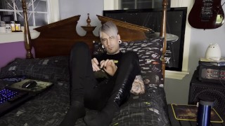 Leon Cosplay - Playing Resident Evil