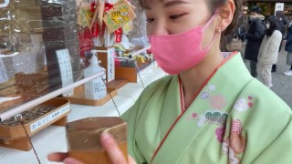 初詣帰りの１９才着物美少女をホテルに連れ込み中出しSEX♡RYO＆YUU♡素人カップル/10代/歳の差/女子大生/スタイル抜群/色白/美乳/着物/スマホ撮影/English subtitles