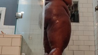 snuck into an empty house 2 shower