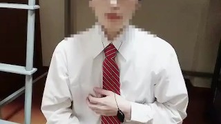 イケメンメガネ社員が仕事中に我慢できずに乳首オナニー！016