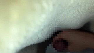 布団の中でちんちんイジイジ
