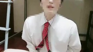 イケメンメガネ社員のオナニー！仕事中に下半身裸で大量射精！018