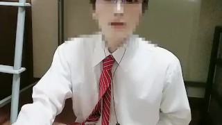 イケメンメガネ社員のオナニー！仕事中に下半身裸で大量射精！018