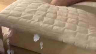 HUGE CUMSHOT BY 18 YEAR OLD TWINK