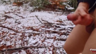 Amateur twink gamer jerks off and cum outdoor in the snow