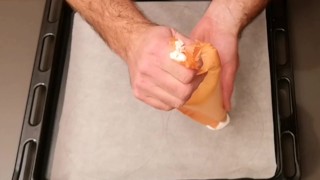 Cicci77 fa l' ultima raccolta di sperma e prepara le nuove meringhe! 