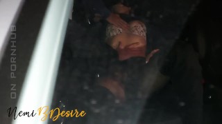 Se tua moglie è un'esibizionista condividila coi guardoni per segarli e farsi sborrare sulle tette