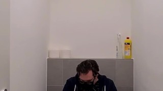 Auf dem Büro Klo fast erwischt?!