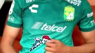 Macho Se Pajea Después del Fútbol 