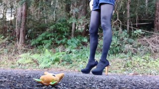 女装ヒールでぬいぐるみを踏み潰す クラッシュフェチ 脚フェチ crush fetish crossdresser trampling heels