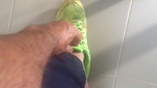 Cum on sneakers - Fan request video - Twitter