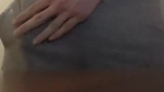 Молодой много кончает. 