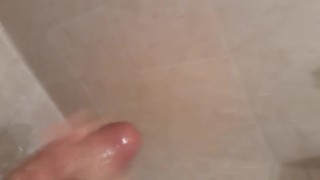Masturbándome en la ducha