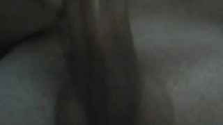 Se masturba mientras ve mangas gay
