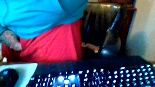 Balls Went from Extremely Itchy Filled up 'n Busting Large Sperm Load onto Leather Chair💺💛 Pissing