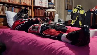 Branlette en tenue intégrale MXGear et Nike