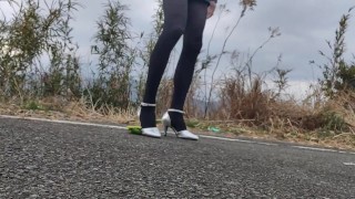 女装ヒールでぬいぐるみ踏み潰し脚フェチ japanese crossdresser heel worship crush fetish leg