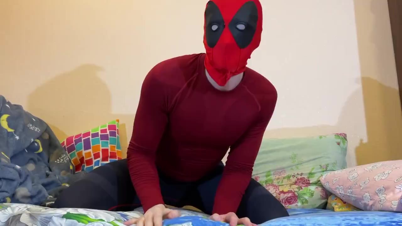 Sexy Deadpool shows his ass