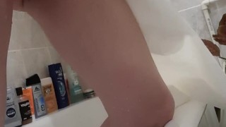 парень использует свое устройство, большая сперма - Royceeaaaa