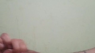 Colombiano disfruta de una buena paja