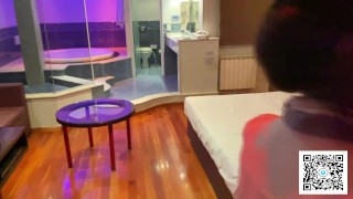 SECRETARIA de HOTEL es FUERTEMENTE FOLLADA por un HUESPED